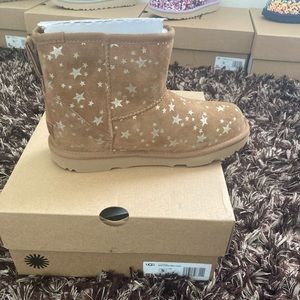 Big Kids Ugg Classic Mini ll Stars